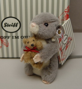 EAN 006395: Steiff alpaca Maggy mouse with Teddy bear, gray