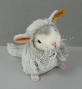 EAN 070143: National Geographic Steiff plush Chinchi chinchilla